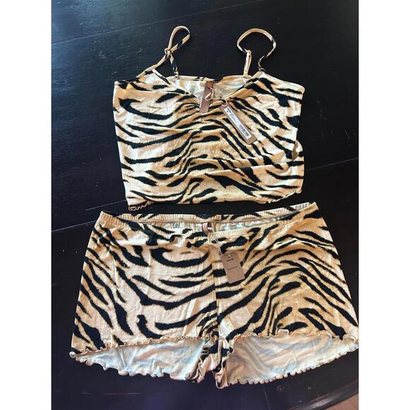 Skims Other - NWT Skims Sleep Cami Set size L in Bronze Tiger Print